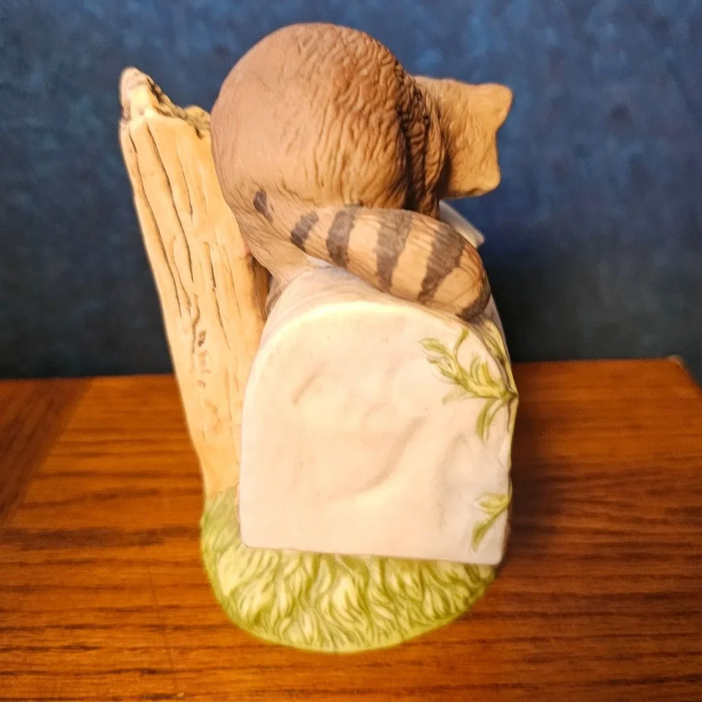 Vintage Homco Masterpiece Porcelain Raccoons at Mailbox Figurine 1987 1452